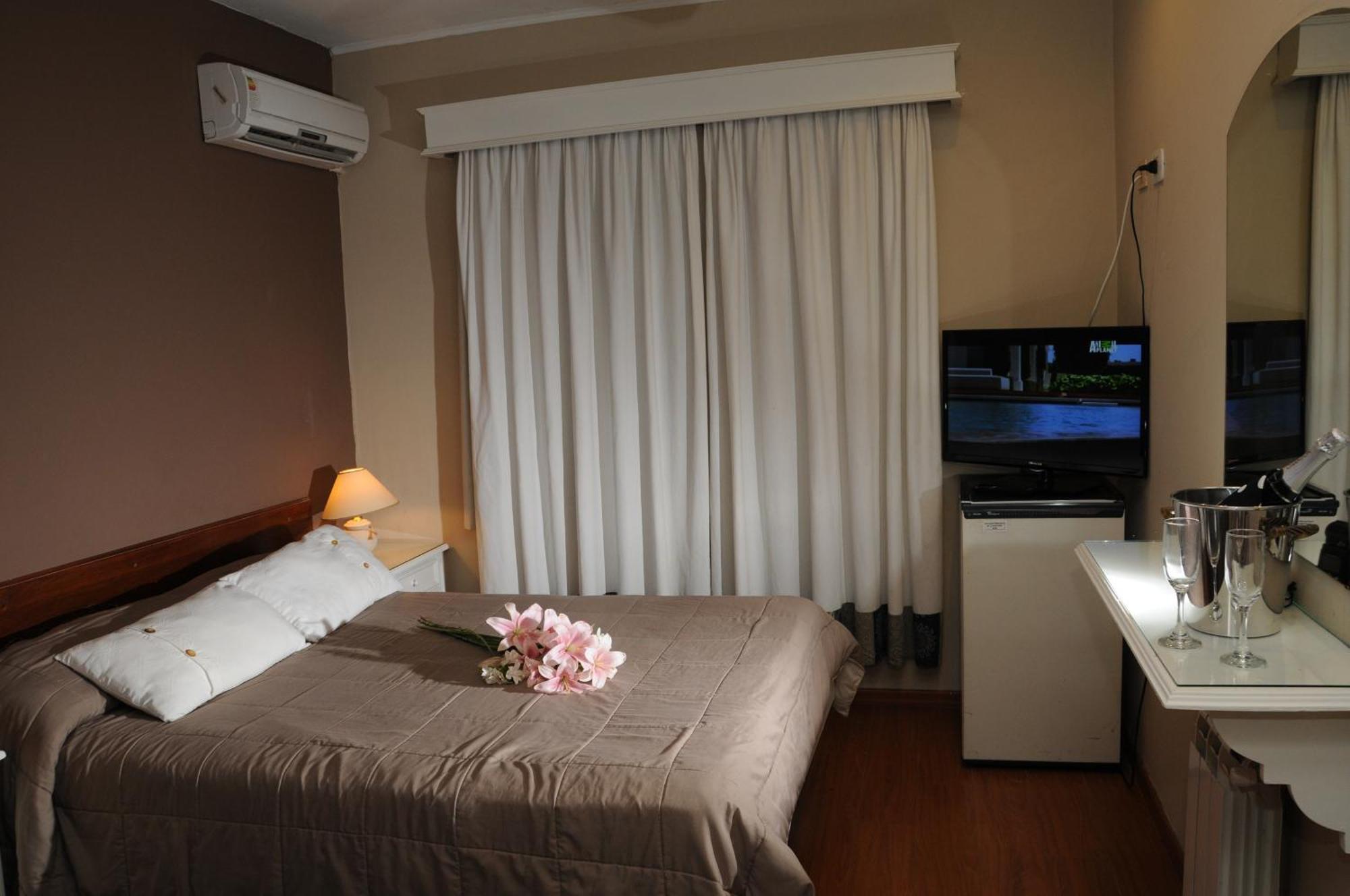 Los Monjes Hotel Luján Стая снимка